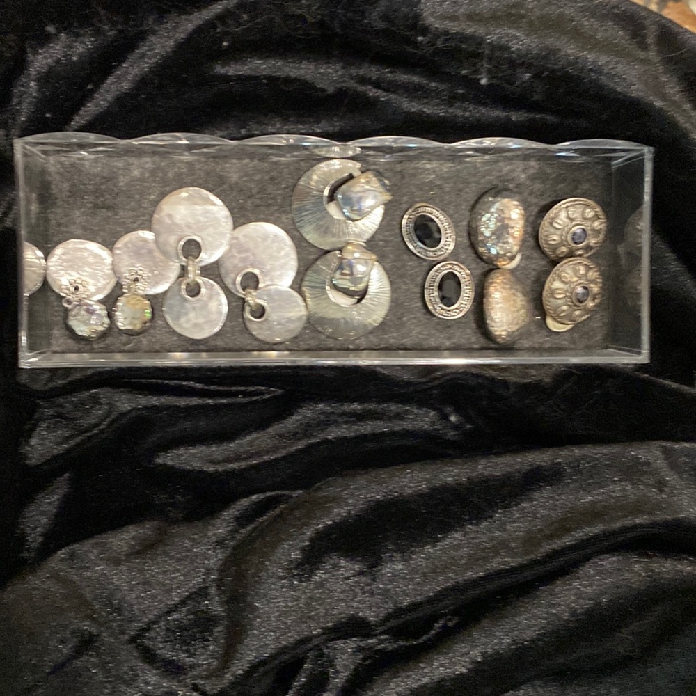 6 pairs of 1 size fits all ear rings clip on